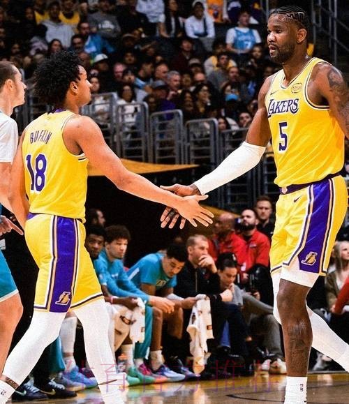 117-135!东契奇39分,詹姆斯29+9+6,湖人18分劣势不敌黄蜂 117-135!东契奇39分,詹姆斯29+9+6,湖人18分劣势不敌黄蜂